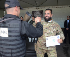 A Polícia Civil do Paraná promoveu uma solenidade de encerramento do 6º Curso de Operações Policiais, nesta sexta-feira (27), nas dependências do Centro de Operações Policiais Especiais. O curso destinado a agentes de segurança pública teve início no dia 2 de setembro com uma turma de 26 alunos. Apenas 15 chegaram ao fim e se formaram, entre eles duas mulheres. Foto: Divulgação/Polícia Civil