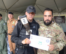 A Polícia Civil do Paraná promoveu uma solenidade de encerramento do 6º Curso de Operações Policiais, nesta sexta-feira (27), nas dependências do Centro de Operações Policiais Especiais. O curso destinado a agentes de segurança pública teve início no dia 2 de setembro com uma turma de 26 alunos. Apenas 15 chegaram ao fim e se formaram, entre eles duas mulheres. Foto: Divulgação/Polícia Civil