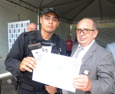 A Polícia Civil do Paraná promoveu uma solenidade de encerramento do 6º Curso de Operações Policiais, nesta sexta-feira (27), nas dependências do Centro de Operações Policiais Especiais. O curso destinado a agentes de segurança pública teve início no dia 2 de setembro com uma turma de 26 alunos. Apenas 15 chegaram ao fim e se formaram, entre eles duas mulheres. Foto: Divulgação/Polícia Civil