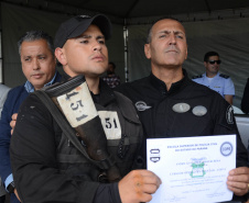 A Polícia Civil do Paraná promoveu uma solenidade de encerramento do 6º Curso de Operações Policiais, nesta sexta-feira (27), nas dependências do Centro de Operações Policiais Especiais. O curso destinado a agentes de segurança pública teve início no dia 2 de setembro com uma turma de 26 alunos. Apenas 15 chegaram ao fim e se formaram, entre eles duas mulheres. Foto: Divulgação/Polícia Civil