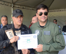 A Polícia Civil do Paraná promoveu uma solenidade de encerramento do 6º Curso de Operações Policiais, nesta sexta-feira (27), nas dependências do Centro de Operações Policiais Especiais. O curso destinado a agentes de segurança pública teve início no dia 2 de setembro com uma turma de 26 alunos. Apenas 15 chegaram ao fim e se formaram, entre eles duas mulheres. Foto: Divulgação/Polícia Civil