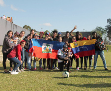 Depois de dois dias de disputas, a seleção da Colômbia sagrou-se a campeã da etapa paranaense da Copa dos Refugiados e Migrantes 2019. Na final, realizada neste domingo (29), no estádio do Pinhão, de São José dos Pinhais, os colombianos venceram o time da Argentina nos pênaltis, após empate por 1 a 1, e representarão o Paraná e seu país de origem na etapa final no Maracanã (Rio de Janeiro), com os vencedores de cada estado. Foto: Divulgação/SEJUF