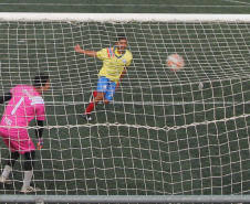 Depois de dois dias de disputas, a seleção da Colômbia sagrou-se a campeã da etapa paranaense da Copa dos Refugiados e Migrantes 2019. Na final, realizada neste domingo (29), no estádio do Pinhão, de São José dos Pinhais, os colombianos venceram o time da Argentina nos pênaltis, após empate por 1 a 1, e representarão o Paraná e seu país de origem na etapa final no Maracanã (Rio de Janeiro), com os vencedores de cada estado. Foto: Divulgação/SEJUF