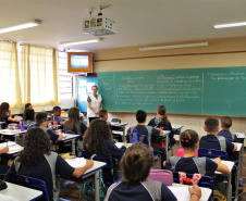 Garantir a presença do aluno em sala é uma das principais frentes da atual gestão da Secretaria de Estado da Educação e do Esporte. Desde que o Programa Presente na Escola foi lançado, em maio, as instituições de ensino do Paraná vestiram a camisa do combate ao abandono escolar. Foto: Divulgação/SEED