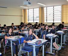 Garantir a presença do aluno em sala é uma das principais frentes da atual gestão da Secretaria de Estado da Educação e do Esporte. Desde que o Programa Presente na Escola foi lançado, em maio, as instituições de ensino do Paraná vestiram a camisa do combate ao abandono escolar. Foto: Divulgação/SEED