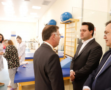 O Hospital de Reabilitação Ana Carolina Moura Xavier (CHR), de Curitiba, recebe dez novos leitos de Unidade de Terapia Intensiva (UTI). O espaço estava fechado há dez anos e foi inaugurado pelo governador Carlos Massa Ratinho Junior nesta terça-feira (1°). O investimento da Secretaria da Saúde na abertura da UTI é de R$ 1,5 milhão.