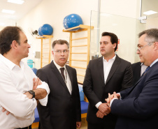 O Hospital de Reabilitação Ana Carolina Moura Xavier (CHR), de Curitiba, recebe dez novos leitos de Unidade de Terapia Intensiva (UTI). O espaço estava fechado há dez anos e foi inaugurado pelo governador Carlos Massa Ratinho Junior nesta terça-feira (1°). O investimento da Secretaria da Saúde na abertura da UTI é de R$ 1,5 milhão.