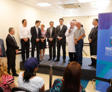 O Hospital de Reabilitação Ana Carolina Moura Xavier (CHR), de Curitiba, recebe dez novos leitos de Unidade de Terapia Intensiva (UTI). O espaço estava fechado há dez anos e foi inaugurado pelo governador Carlos Massa Ratinho Junior nesta terça-feira (1°). O investimento da Secretaria da Saúde na abertura da UTI é de R$ 1,5 milhão.