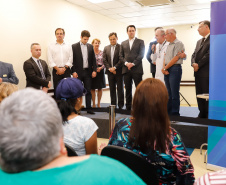O Hospital de Reabilitação Ana Carolina Moura Xavier (CHR), de Curitiba, recebe dez novos leitos de Unidade de Terapia Intensiva (UTI). O espaço estava fechado há dez anos e foi inaugurado pelo governador Carlos Massa Ratinho Junior nesta terça-feira (1°). O investimento da Secretaria da Saúde na abertura da UTI é de R$ 1,5 milhão.