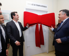 O Hospital de Reabilitação Ana Carolina Moura Xavier (CHR), de Curitiba, recebe dez novos leitos de Unidade de Terapia Intensiva (UTI). O espaço estava fechado há dez anos e foi inaugurado pelo governador Carlos Massa Ratinho Junior nesta terça-feira (1°). O investimento da Secretaria da Saúde na abertura da UTI é de R$ 1,5 milhão.