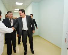 O Hospital de Reabilitação Ana Carolina Moura Xavier (CHR), de Curitiba, recebe dez novos leitos de Unidade de Terapia Intensiva (UTI). O espaço estava fechado há dez anos e foi inaugurado pelo governador Carlos Massa Ratinho Junior nesta terça-feira (1°). O investimento da Secretaria da Saúde na abertura da UTI é de R$ 1,5 milhão.