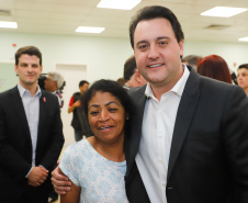 O Hospital de Reabilitação Ana Carolina Moura Xavier (CHR), de Curitiba, recebe dez novos leitos de Unidade de Terapia Intensiva (UTI). O espaço estava fechado há dez anos e foi inaugurado pelo governador Carlos Massa Ratinho Junior nesta terça-feira (1°). O investimento da Secretaria da Saúde na abertura da UTI é de R$ 1,5 milhão.