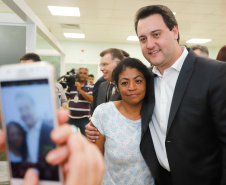 O Hospital de Reabilitação Ana Carolina Moura Xavier (CHR), de Curitiba, recebe dez novos leitos de Unidade de Terapia Intensiva (UTI). O espaço estava fechado há dez anos e foi inaugurado pelo governador Carlos Massa Ratinho Junior nesta terça-feira (1°). O investimento da Secretaria da Saúde na abertura da UTI é de R$ 1,5 milhão.