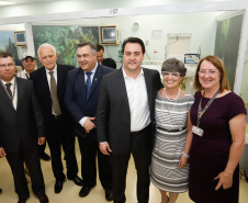 O Hospital de Reabilitação Ana Carolina Moura Xavier (CHR), de Curitiba, recebe dez novos leitos de Unidade de Terapia Intensiva (UTI). O espaço estava fechado há dez anos e foi inaugurado pelo governador Carlos Massa Ratinho Junior nesta terça-feira (1°). O investimento da Secretaria da Saúde na abertura da UTI é de R$ 1,5 milhão.