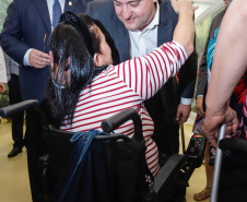 O Hospital de Reabilitação Ana Carolina Moura Xavier (CHR), de Curitiba, recebe dez novos leitos de Unidade de Terapia Intensiva (UTI). O espaço estava fechado há dez anos e foi inaugurado pelo governador Carlos Massa Ratinho Junior nesta terça-feira (1°). O investimento da Secretaria da Saúde na abertura da UTI é de R$ 1,5 milhão.