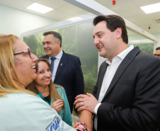 O Hospital de Reabilitação Ana Carolina Moura Xavier (CHR), de Curitiba, recebe dez novos leitos de Unidade de Terapia Intensiva (UTI). O espaço estava fechado há dez anos e foi inaugurado pelo governador Carlos Massa Ratinho Junior nesta terça-feira (1°). O investimento da Secretaria da Saúde na abertura da UTI é de R$ 1,5 milhão.