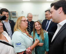 O Hospital de Reabilitação Ana Carolina Moura Xavier (CHR), de Curitiba, recebe dez novos leitos de Unidade de Terapia Intensiva (UTI). O espaço estava fechado há dez anos e foi inaugurado pelo governador Carlos Massa Ratinho Junior nesta terça-feira (1°). O investimento da Secretaria da Saúde na abertura da UTI é de R$ 1,5 milhão.
