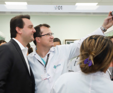 O Hospital de Reabilitação Ana Carolina Moura Xavier (CHR), de Curitiba, recebe dez novos leitos de Unidade de Terapia Intensiva (UTI). O espaço estava fechado há dez anos e foi inaugurado pelo governador Carlos Massa Ratinho Junior nesta terça-feira (1°). O investimento da Secretaria da Saúde na abertura da UTI é de R$ 1,5 milhão.