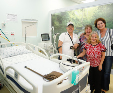 O Hospital de Reabilitação Ana Carolina Moura Xavier (CHR), de Curitiba, recebe dez novos leitos de Unidade de Terapia Intensiva (UTI). O espaço estava fechado há dez anos e foi inaugurado pelo governador Carlos Massa Ratinho Junior nesta terça-feira (1°). O investimento da Secretaria da Saúde na abertura da UTI é de R$ 1,5 milhão.
