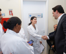O Hospital de Reabilitação Ana Carolina Moura Xavier (CHR), de Curitiba, recebe dez novos leitos de Unidade de Terapia Intensiva (UTI). O espaço estava fechado há dez anos e foi inaugurado pelo governador Carlos Massa Ratinho Junior nesta terça-feira (1°). O investimento da Secretaria da Saúde na abertura da UTI é de R$ 1,5 milhão.