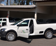 O Governo do Estado entregou nesta terça-feira (1) cinco veículos caminhonete, acompanhados de kits de equipamentos para modernização das centrais públicas de abastecimento. Nesta etapa, foram beneficiados os municípios de Rebouças, Dois Vizinhos, Palmas, Salgado Filho e Cruzeiro do Sul, totalizando 44 municípios beneficiados. Foto; Divulgação/SEAB
