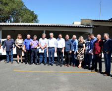 O Governo do Estado entregou nesta terça-feira (1) cinco veículos caminhonete, acompanhados de kits de equipamentos para modernização das centrais públicas de abastecimento. Nesta etapa, foram beneficiados os municípios de Rebouças, Dois Vizinhos, Palmas, Salgado Filho e Cruzeiro do Sul, totalizando 44 municípios beneficiados. Foto; Divulgação/SEAB