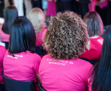 O Paraná deu início à mobilização do Outubro Rosa. Neste ano, as ações de prevenção e promoção do cuidado integral da saúde das mulheres serão levadas a 43 municípios. Elas fazem parte da campanha Paraná Rosa, lançada nesta terça-feira (1º), no Palácio Iguaçu, pelo governador Carlos Massa Ratinho Junior e pela primeira-dama Luciana Saito Massa.