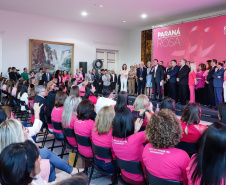 O Paraná deu início à mobilização do Outubro Rosa. Neste ano, as ações de prevenção e promoção do cuidado integral da saúde das mulheres serão levadas a 43 municípios. Elas fazem parte da campanha Paraná Rosa, lançada nesta terça-feira (1º), no Palácio Iguaçu, pelo governador Carlos Massa Ratinho Junior e pela primeira-dama Luciana Saito Massa.