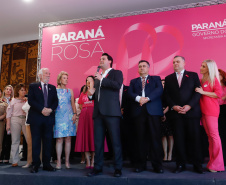 O Paraná deu início à mobilização do Outubro Rosa. Neste ano, as ações de prevenção e promoção do cuidado integral da saúde das mulheres serão levadas a 43 municípios. Elas fazem parte da campanha Paraná Rosa, lançada nesta terça-feira (1º), no Palácio Iguaçu, pelo governador Carlos Massa Ratinho Junior e pela primeira-dama Luciana Saito Massa.