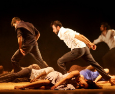 Abertura do 17º Festival de Dança de Londrina.