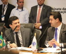 O governador Carlos Massa Ratinho Junior e o ministro da Justiça Sergio Moro, participaram da Encontro do Conselho Nacional de Secretários de Estado da Justiça, Cidadania, Direitos Humanos e Administração Penitenciária. Participaram: os secretários: de Segurança Pública, cel. Romulo Marinho Soares; entre outros.Curitiba, 04-10-19.Foto: Arnaldo Alves / AEN.