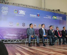 O governador Carlos Massa Ratinho Junior acompanha nesta sexta-feira (04), ações do projeto Em Frente, Brasil de combate à criminalidade violenta acompanhado do ministro da Justiça e Segurança Pública, Sergio Moro, prefeito de São José dos Pinhais, Toninho Fenelon, e do secretário estadual da Segurança Pública, coronel Rômulo Marinho Soares. 03/10/2019 - Foto: Geraldo Bubniak/AEN