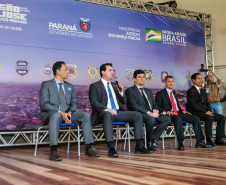 O governador Carlos Massa Ratinho Junior acompanha nesta sexta-feira (04), ações do projeto Em Frente, Brasil de combate à criminalidade violenta acompanhado do ministro da Justiça e Segurança Pública, Sergio Moro, prefeito de São José dos Pinhais, Toninho Fenelon, e do secretário estadual da Segurança Pública, coronel Rômulo Marinho Soares. 03/10/2019 - Foto: Geraldo Bubniak/AEN