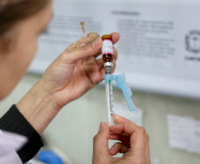 A Campanha Nacional de Vacinação contra o Sarampo começou nesta segunda-feira (07) e segue até 25 de outubro. Nesta etapa o foco é imunizar crianças de 6 meses a menores de cinco anos de idade – quatro anos, 11 meses e 29 dias. A vacina está disponível nas unidades de saúde de todo o Estado.Foto: José Fernando Ogura/AEN