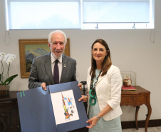 O vice-governador Darci Piana recebeu nesta terça-feira (8) a chefe de Delegação Adjunta da União Europeia (UE) no Brasil, Ana Beatriz Martins. Na reunião, foram discutidos temas de interesse do Governo do Estado, como a janela para investimentos estrangeiros em infraestrutura (rodovias e ferrovias) e projetos de turismo e comércio bilateral, além do acordo Mercosul-UE. Foto: Camila Tonetti/Vice-governadoria