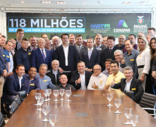 O governador Carlos Massa Ratinho Junior confirmou nesta quarta-feira (9) mais 1.494 novas casas populares para moradores de 33 municípios paranaenses. São imóveis financiados, casas repassadas gratuitamente a famílias de baixa renda e condomínios para pessoas idosas. O investimento é de R$ 118 milhões, com recursos do Tesouro Estadual, por meio do programa Habita Paraná, e de financiamento do Banco Interamericano de Desenvolvimento (BID).Foto: José Fernando Ogura/AEN