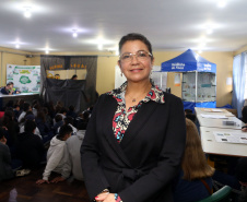 É de pequenino que se torce o pepino. A frase é um chavão e os alunos nem são tão crianças assim. Com idades entre 11 e 12 anos, cerca de 400 alunos da Escola Estadual Nossa Senhora da Salete, de Curitiba, aprenderam de forma lúdica sobre a função social dos impostos e por que eles são importantes no exercício da cidadania..Foto Gilson Abreu/AEN