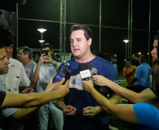 A cidade de Marumbi, no Vale do Ivaí, ganhou uma nova área para esporte e lazer. Neste sábado (12), Dia das Crianças, o governador Carlos Massa Ratinho Junior inaugurou uma unidade do programa Meu Campinho no município. O Governo do Estado investiu R$ 390 mil no espaço, que fica próximo ao conjunto habitacional Ademar Rejani. Além do Meu Campinho, Marumbi também foi a primeira cidade a receber o projeto Cinema na Praça, lançado nesta semana pelo governador.