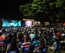 Noite de céu aberto, temperatura próxima a 30ºC e um filme na telona para todos assistirem de graça. O município de Marumbi, no Vale do Ivaí, foi o primeiro a receber o programa Cinema na Praça, uma iniciativa do Governo do Paraná e da Renault do Brasil, que propõe levar diversão e cultura para cidades pequenas que não possuem cinemas de rua ou em centros comerciais.