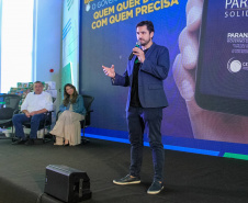 O Governo do Estado lançou nesta quinta-feira (17) o Paraná Solidário, aplicativo criado especialmente para promover a doação direta entre os cidadãos e as entidades beneficentes. A tecnologia, idealizada pela Secretaria da Justiça, Família e Trabalho, com apoio técnico da Celepar, é uma ponte entre empresas e pessoas físicas que queiram doar para instituições produtos como alimentos, roupas, móveis, eletrodomésticos, ração para animais.