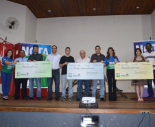 Nota Paraná premia vencedores durante Seminário de Educação Fiscal. Foto: Divulgação/SESA