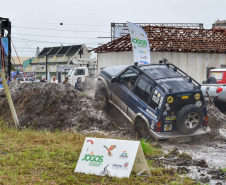 Guaratuba, Antonina, Matinhos, Morretes, Pontal do Paraná, Guaraqueçaba e Paranaguá, no Litoral, abrigam até o próximo fim de semana competições de handebol, surf, triátlon, além de espetáculos de balonismo e Futebol das Estrelas. É a quarta etapa dos Jogos de Aventura e Natureza, a segunda no Litoral do Estado. A abertura foi sábado (19) e as atividades acontecem durante a semana.Foto: Denis Ferreira Netto/SEDEST