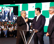 O Governo do Estado e a Federação da Agricultura do Estado do Paraná (Faep) renovaram nesta segunda-feira (21) o convênio para o programa Agrinho nas escolas estaduais do Paraná. O programa leva a escolas das redes públicas municipal e estadual atividades e materiais pedagógicos que tratam da preservação do meio ambiente, despertar da consciência de cidadania e questões que envolvem saúde e qualidade de vida.