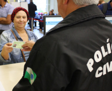 A Polícia Civil do Paraná já superou o número de segunda via rápida de carteira de identidade emitidas durante todo o ano de 2018 no Estado, somente nos nove primeiros meses deste ano. No ano passado foram produzidos 70,6 mil Registros Gerais (RG), e entre janeiro e setembro deste ano o número alcançou 110, 9 mil, ou seja, 40,3 mil unidades a mais do que todo o ano de 2018. Curitiba, 22/10/2019 - Foto: Divulgação PCPR