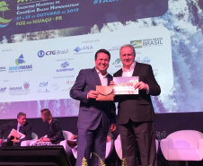 O Instituto das Águas do Paraná, vinculado à Secretaria de Estado de Desenvolvimento Sustentável e do Turismo, junto com o Fórum Nacional de Comitês de Bacia Hidrográfica, promove nesta semana (21 a 25) o 21º Encontro Nacional dos Comitês de Bacias Hidrográficas (Encob). No primeiro dia de evento, em Foz do Iguaçu, cerca de 1,3 mil pessoas se credenciaram para participar dos debates e exposições.Foto: Divulgação/SEDEST