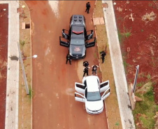 Unidades prisionais de Foz do Iguaçu e Londrina começaram um projeto pioneiro de monitoramento de presos por meio de drones. A ideia do Departamento Penitenciário do Paraná (Depen) é aproveitar que as Aeronaves Remotamente Pilotadas têm alta tecnologia e baixo custo. Nos últimos meses, os servidores da instituição têm recebido treinamento para trabalhar com os equipamentos. Foto; Divulgação/Depen