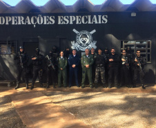 Unidades prisionais de Foz do Iguaçu e Londrina começaram um projeto pioneiro de monitoramento de presos por meio de drones. A ideia do Departamento Penitenciário do Paraná (Depen) é aproveitar que as Aeronaves Remotamente Pilotadas têm alta tecnologia e baixo custo. Nos últimos meses, os servidores da instituição têm recebido treinamento para trabalhar com os equipamentos. Foto; Divulgação/Depen