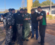 Unidades prisionais de Foz do Iguaçu e Londrina começaram um projeto pioneiro de monitoramento de presos por meio de drones. A ideia do Departamento Penitenciário do Paraná (Depen) é aproveitar que as Aeronaves Remotamente Pilotadas têm alta tecnologia e baixo custo. Nos últimos meses, os servidores da instituição têm recebido treinamento para trabalhar com os equipamentos. Foto; Divulgação/Depen