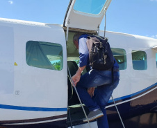 A nova linha aérea ligando Curitiba e Francisco Beltrão, no Sudoeste, inaugurada nesta terça-feira (22), dentro do programa Voe Paraná, do Governo do Estado, terá forte impacto na economia da região. “É um programa arrojado, inovador, que nos aproxima da capital e que, sem dúvida, vai ajudar a atrair mais investimentos”, afirmou o prefeito Cleber Fontana. “É um marco para a economia da região”, avalia.Foto: Prefeitura de Francisco Beltrão