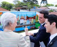 Foi inaugurada nesta terça-feira (22) a sede do Instituto Princesa Benedikte em Curitiba, primeiro projeto social dinamarquês no Brasil, que vai abrigar crianças que foram retiradas da guarda dos pais, vítimas de abandono ou violência. O governador Carlos Massa Ratinho Junior participou evento, que contou com a presença da princesa Benedikte da Dinamarca, patrona da entidade.